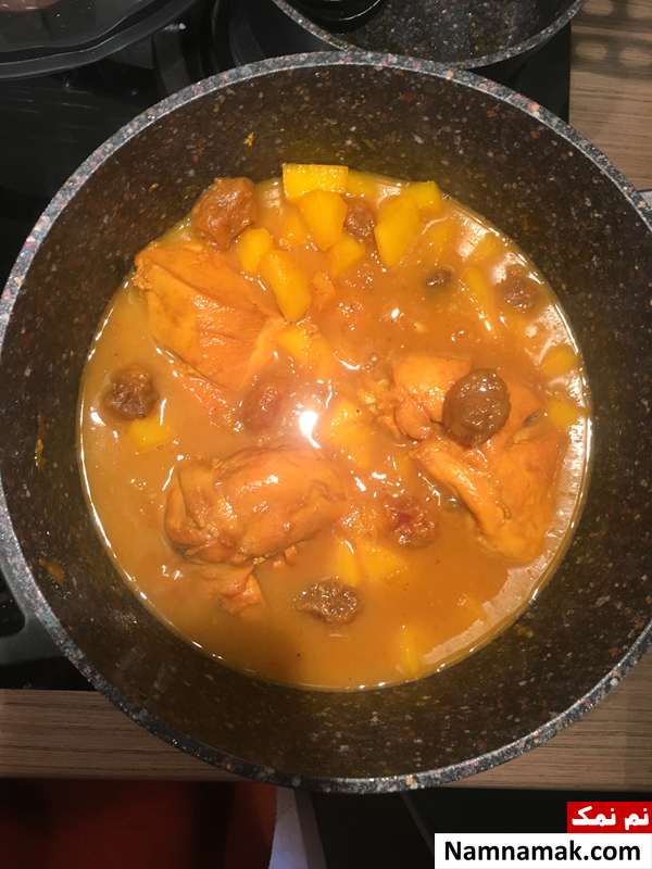 خورش مرغ و آلو با سیب زمینی