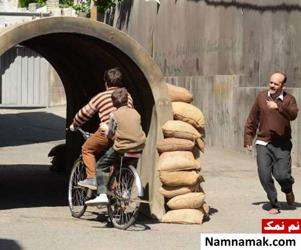 سیامک ادیب در فیلم بمب یک عاشقانه