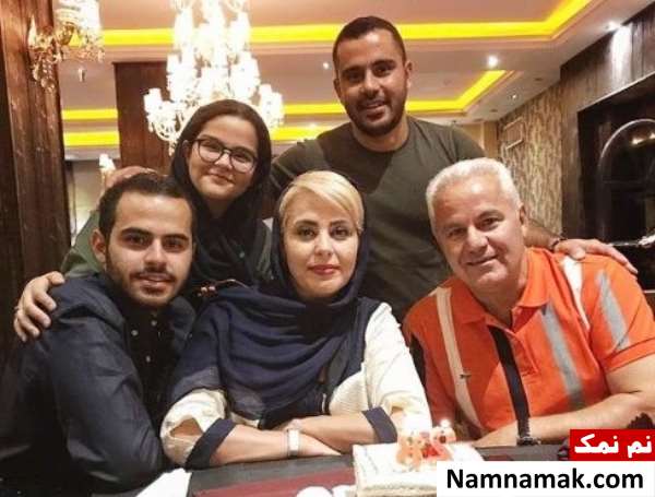 عکس فرشاد پیوس و همسرش در کنار فرزندان