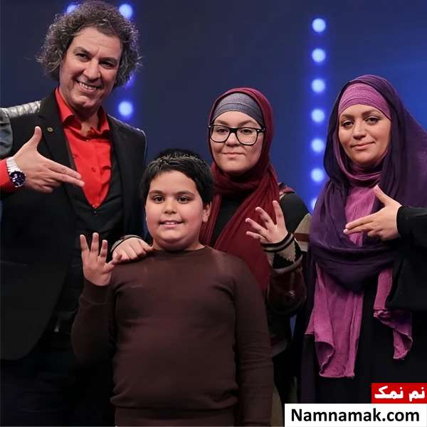 آرش میراحمدی و همسرش مرجان صفابخش و فرزندانش