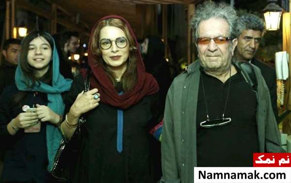 زندگینامه مونا مهرجویی و همسرش مونا مهرجویی در کنار پدر و مادرش