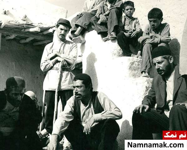 جمشید مشایخی و علی نصیریان در فیلم گاو