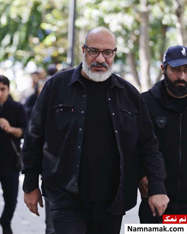 مراسم خاکسپاری داریوش مهرجویی امیر جعفری در مراسم خاکسپاری داریوش مهرجویی