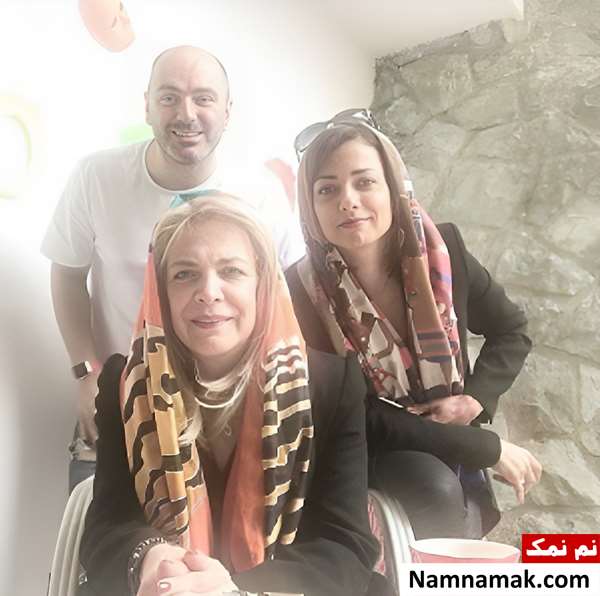 مهسا قریشی در کنار بیتا فرهی