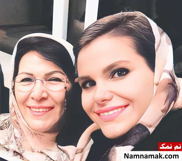 ساناز هاشم پور و مادرش