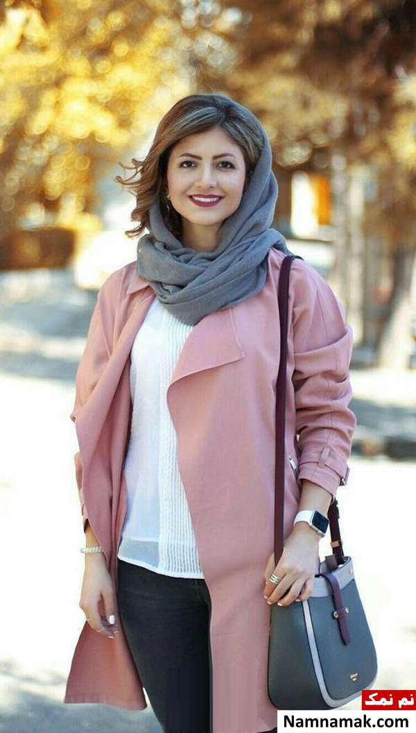 ست کردن مانتو صورتی با شال خاکستری