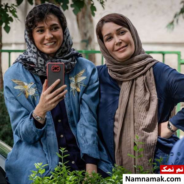 نگار ملاکی و مینا وحید در فیلم رویای کاغذی