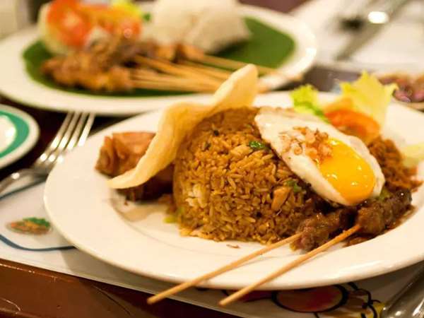 آشنایی با غذاهای خوشمزه اندونزی؛ از ناسی گورنگ تا ساتای