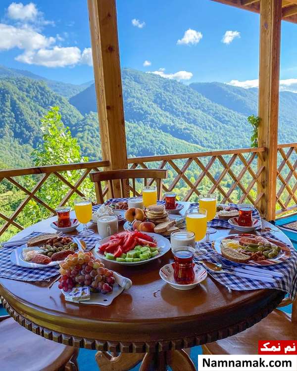چیدمان میز صبحانه شیک و لاکچری دونفره