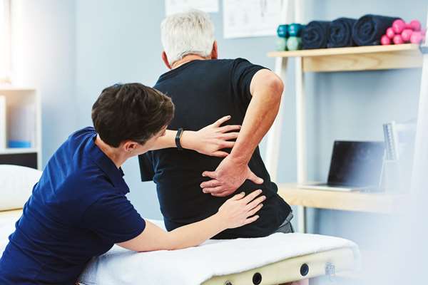 فیزیوتراپی چیست و چگونه می تواند به بهبود سلامت کمک کند؟