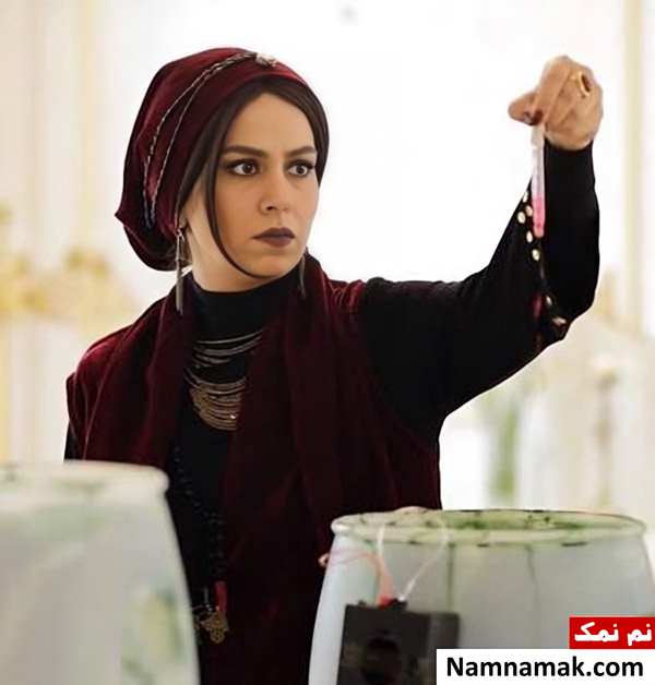 تینا پاکروان در فیلم بی وزنی
