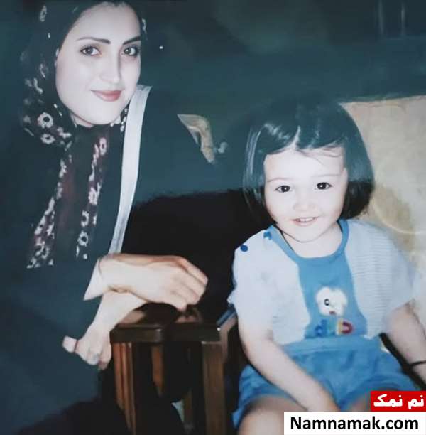 کودکی زهرا مددی و مادرش