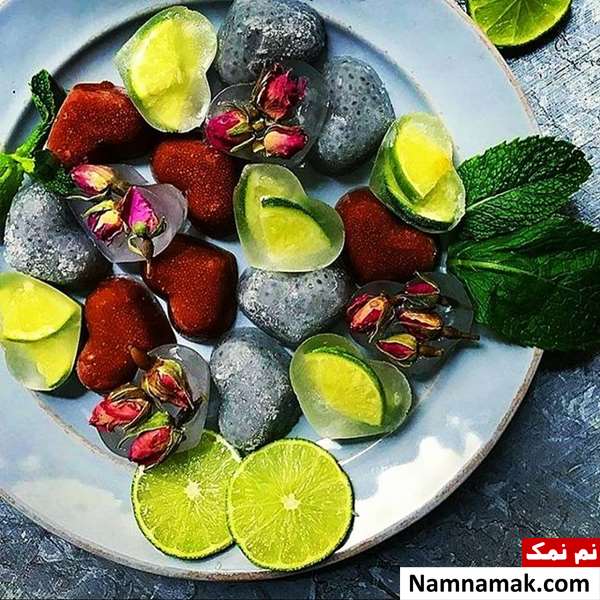 طرز تهیه یخ قالبی رنگی با میوه های طبیعی