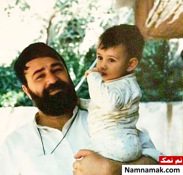 زندگینامه سید علی خمینی و همسرش کودکی علی خمینی در آغوش پدرش احمد خمینی