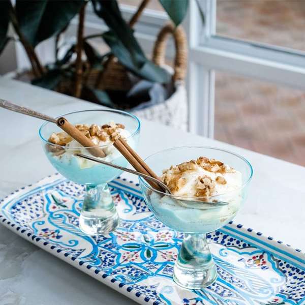 ماست یونانی با خرما و گردو