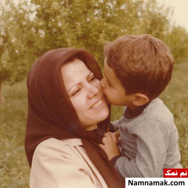 کودکی پویان آزاده در آغوش مادرش