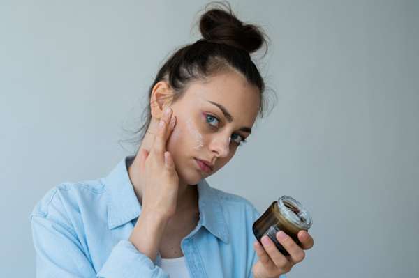 چگونه چربی پوست را کنترل کنیم؟