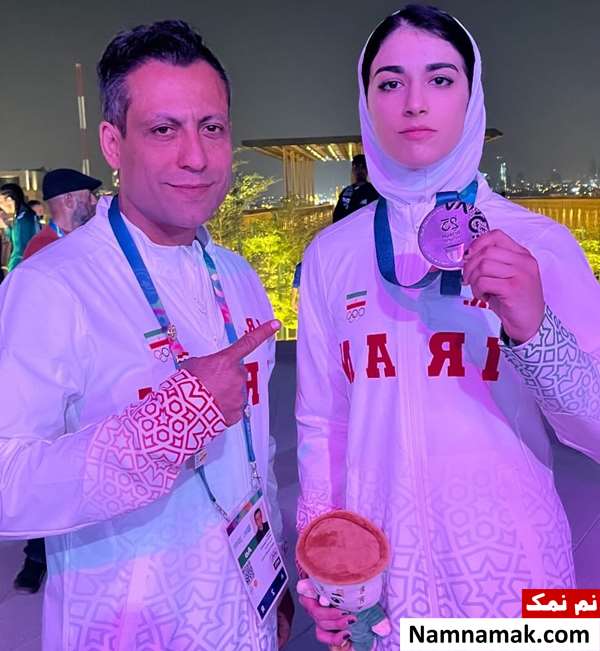 بیوگرافی زهرا اکبری