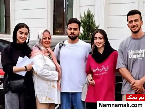 سنا حسینی و مادر و برادانش