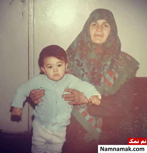 کودکی محمدرضا احمدی خبرنگار در آغوش مادرش