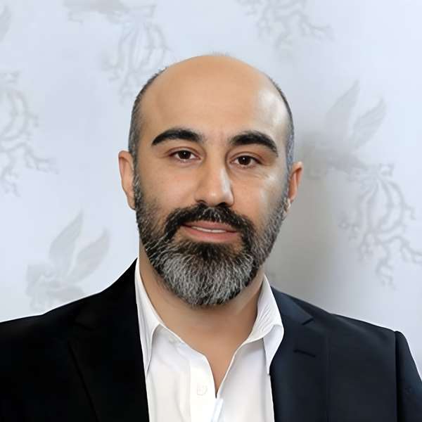 تیفوسی های استقلال