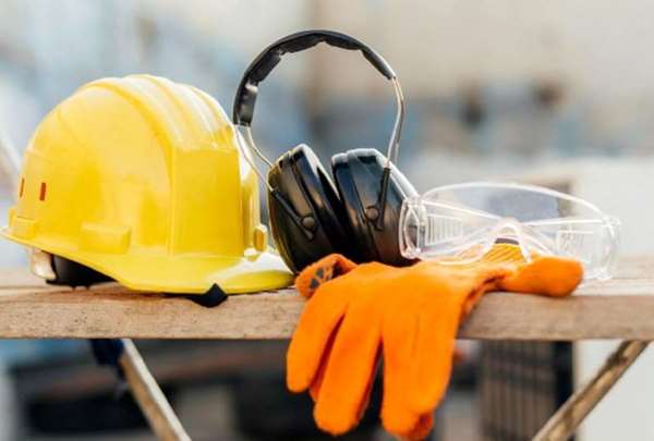 چرا تجهیزات ایمنی برای محیط های صنعتی ضروری هستند؟