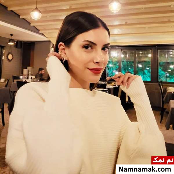 دنیز بایسال بازیگر نقش خزان در سریال فضیلت خانم