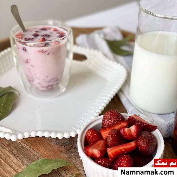 شیر توت فرنگی