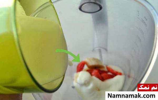 میلک شیک توت فرنگی و موز
