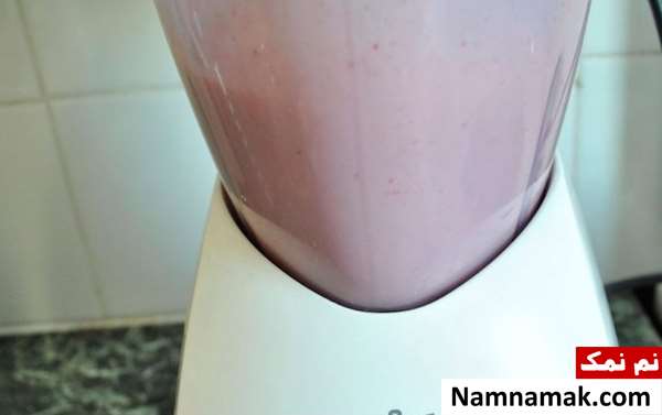 میلک شیک توت فرنگی و موز