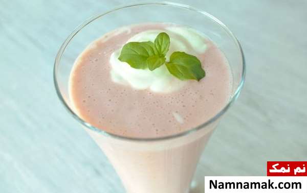 میلک شیک توت فرنگی و موز