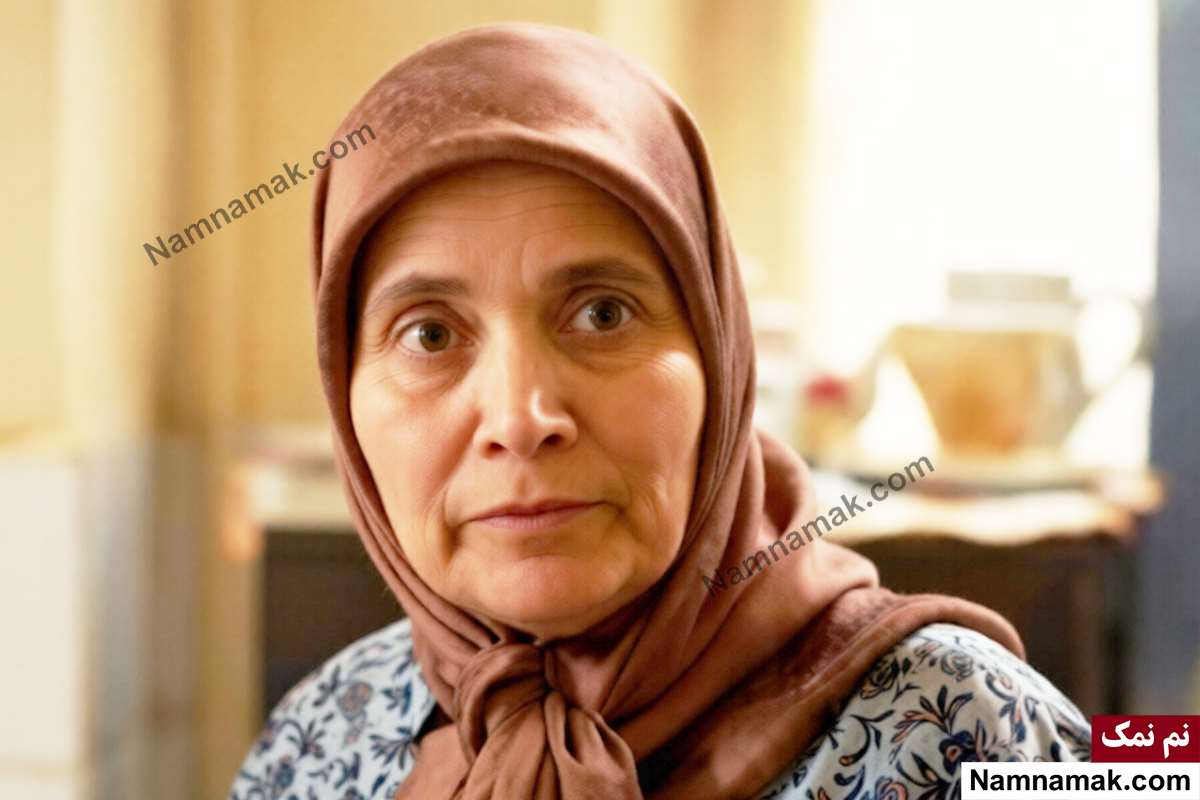 مادر مژگان در سریال غریبه