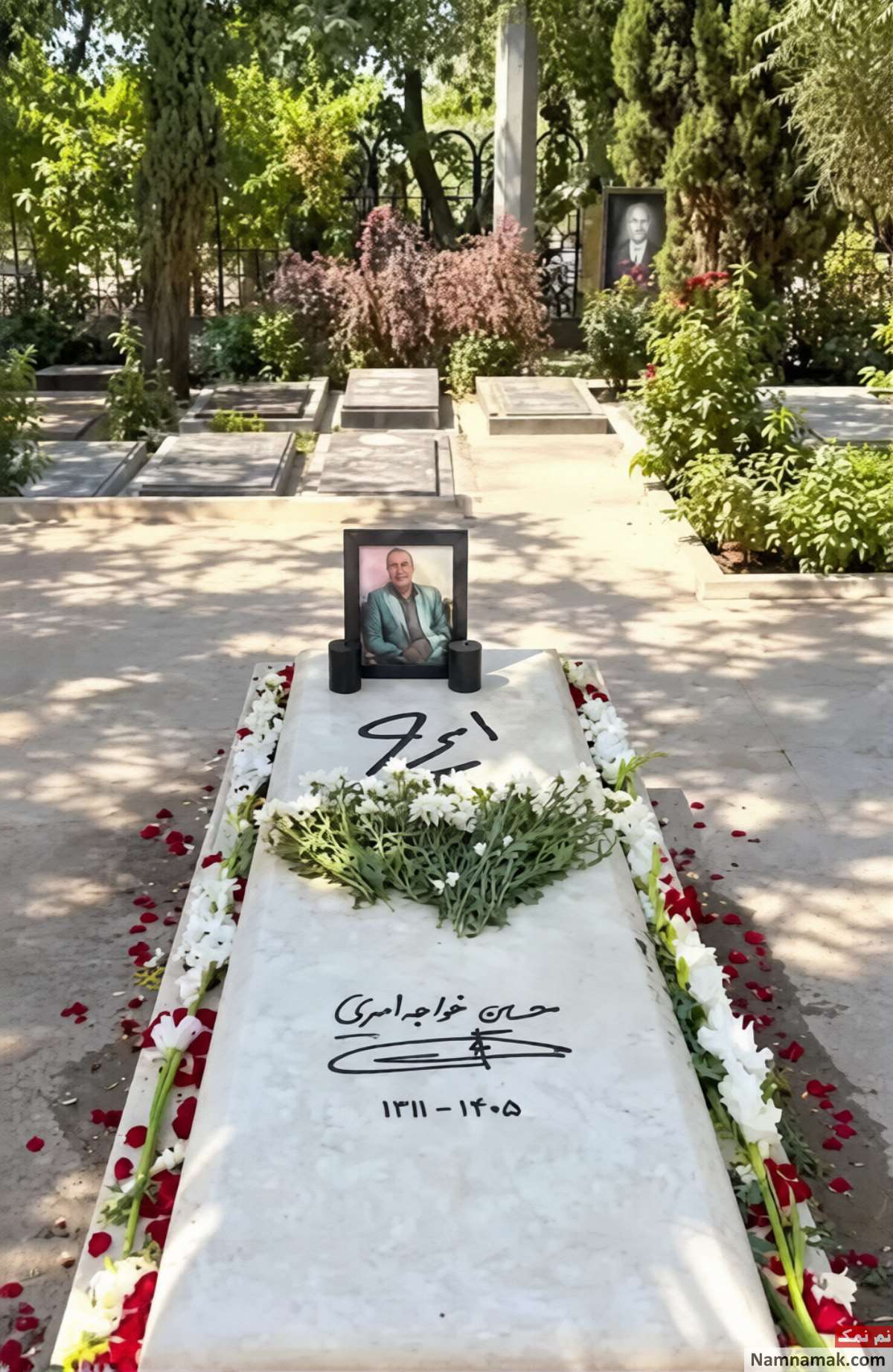 عکس سنگ مزار ایرج خواجه امیری عکس سنگ مزار ایرج خواجه امیری