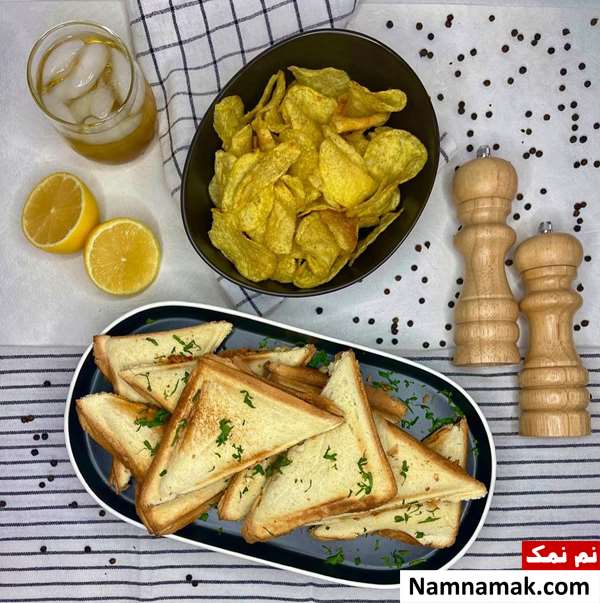 اسنک پنیری در ساندویچ ساز