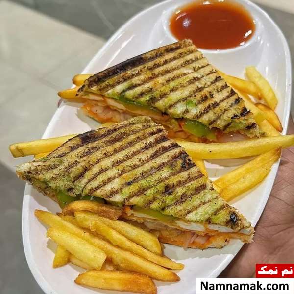 اسنک پنیری در ساندویچ ساز