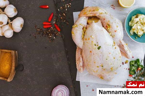 مزه دار کردن مرغ برای زرشک پلو