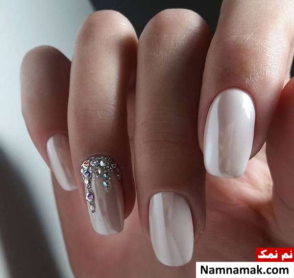 طراحی ناخن عروس سفید ساده و اکلیلی