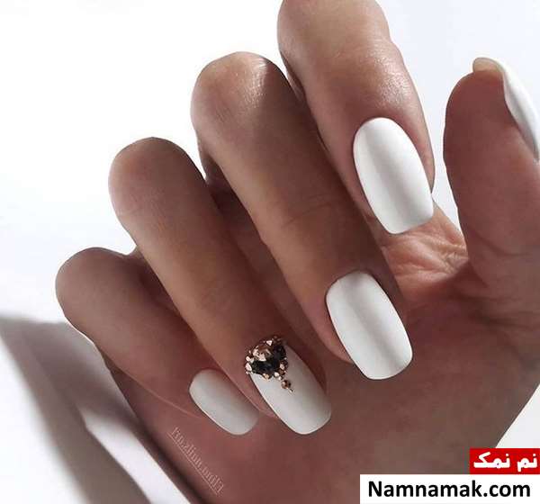 طراحی ناخن عروس سفید ساده و اکلیلی