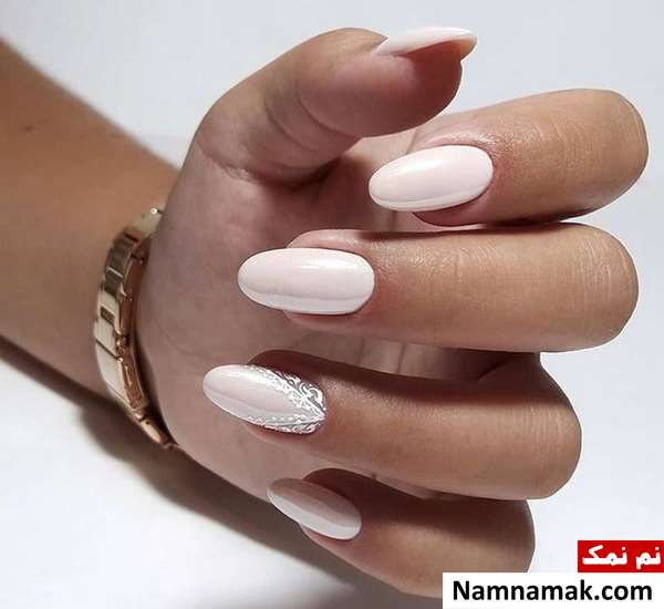 طراحی ناخن عروس سفید ساده و اکلیلی