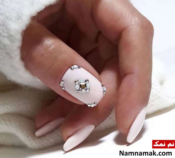 طراحی ناخن عروس سفید ساده و اکلیلی