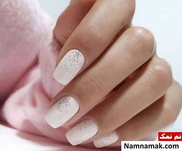 طراحی ناخن عروس سفید ساده و اکلیلی