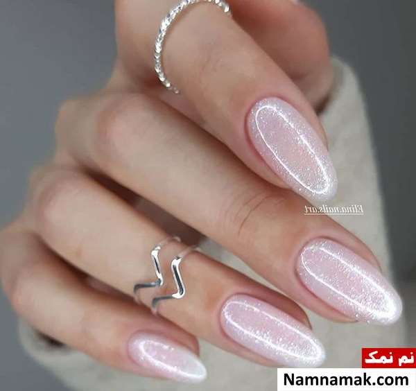 طراحی ناخن عروس سفید ساده و اکلیلی