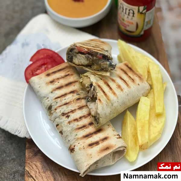ساندویچ مرغ و قارچ پنیری