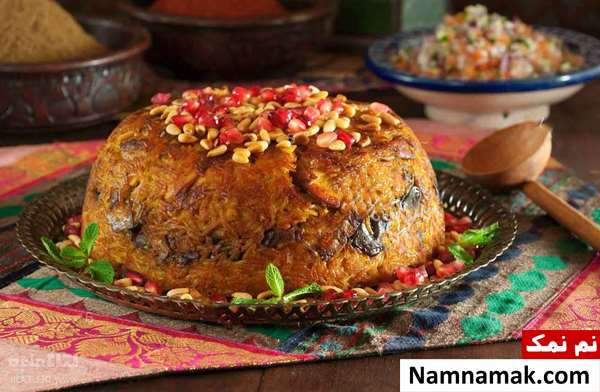 ته چین مرغ در قابلمه
