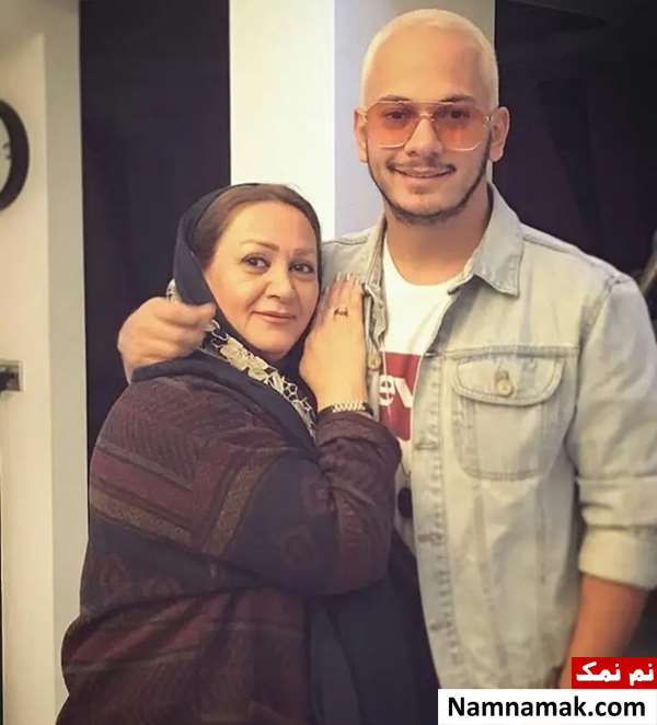 پدر و مادر اشوان و دایی اش فریدون محرابی اشوان و مادرش تارا محرابی