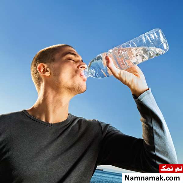 مضرات خوردن آب با معده خالی