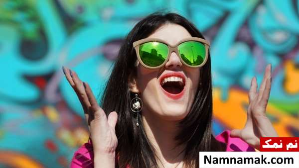 خنده های بی دلیل