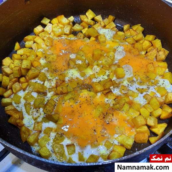 نیمرو با سیب زمینی
