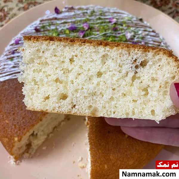 کیک اسفنجی بدون فر و همزن برقی