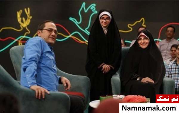 آرمیتا رضایی نژاد و مادرش و رامبد جوان در برنامه خندوانه